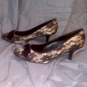 lace finish velvet bow 2.5” heels W9.5